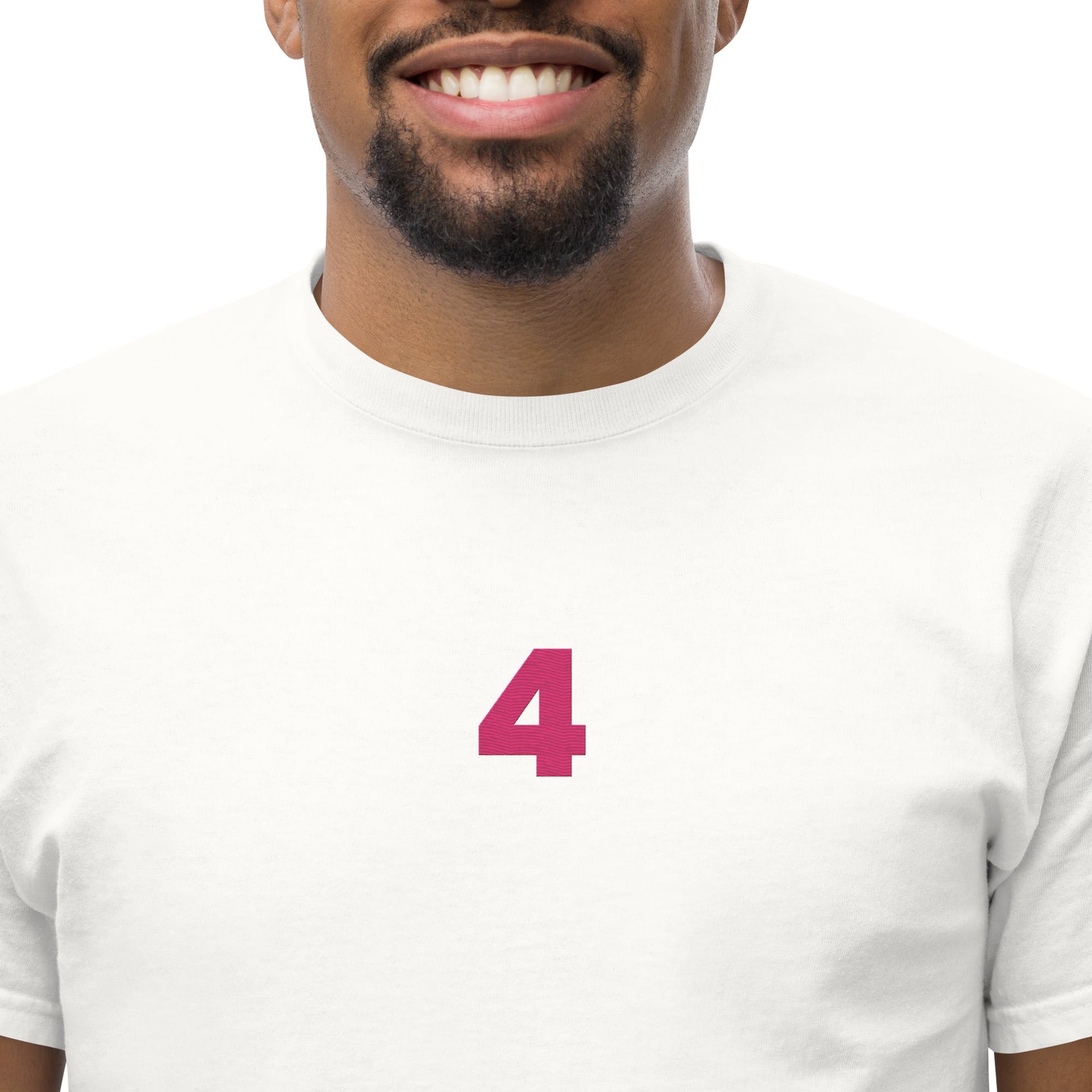 T4M Basics | 4-Emblem Mitte Stick - T-Shirt Weiß SS/24 - 4-ground